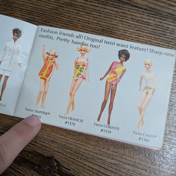 Vintage 1970 Living Barbie And Living Skipper Fashion Book Catalog - Picture 3 of 5